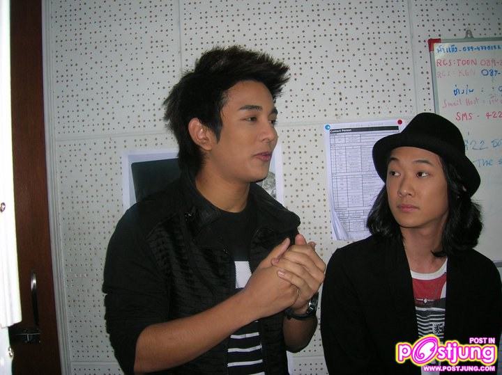 ริท กัน และกลุ่มthe eight @คลื่น90 รวมมิตรเรดิโอ