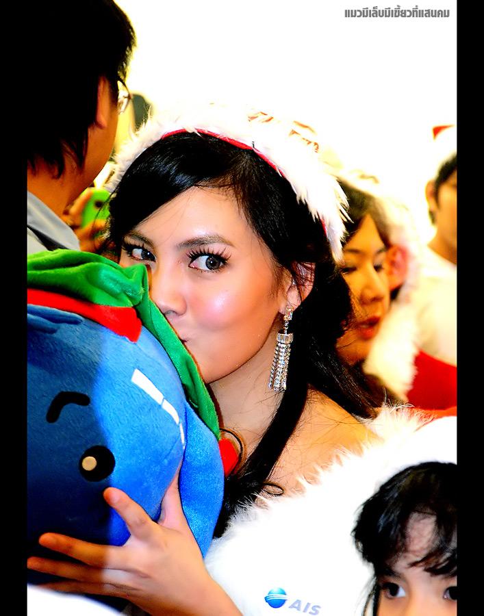 งาน สุขสันต์วันปีใหม่ อุ่นใจกับ AIS @Central World