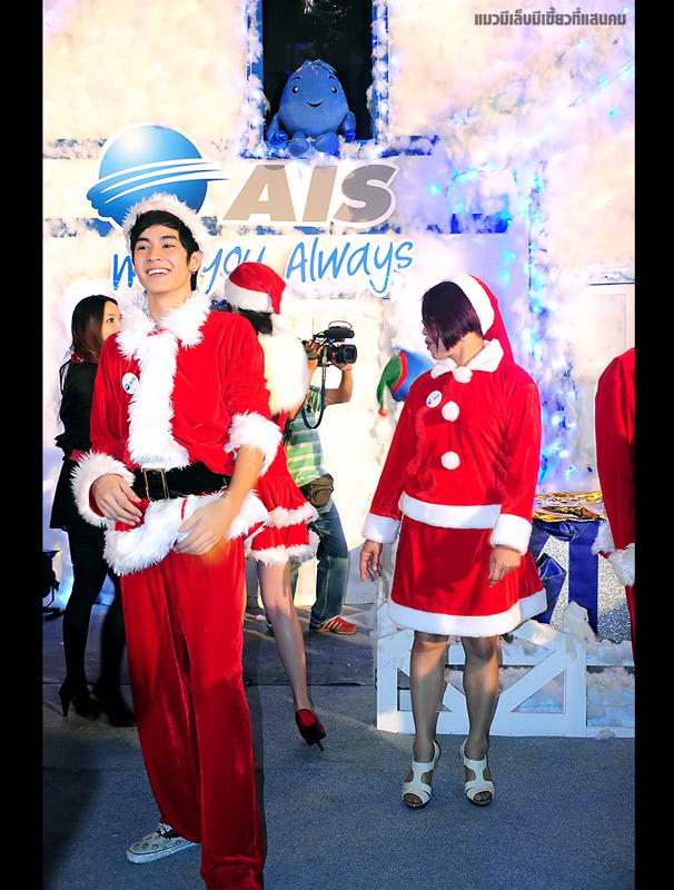 งาน สุขสันต์วันปีใหม่ อุ่นใจกับ AIS @Central World