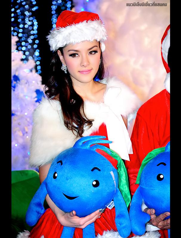 งาน สุขสันต์วันปีใหม่ อุ่นใจกับ AIS @Central World