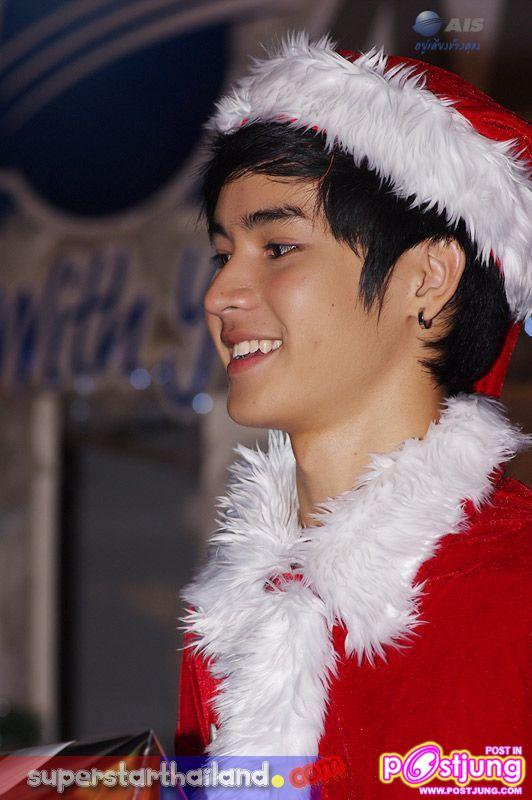 งาน สุขสันต์วันปีใหม่ อุ่นใจกับ AIS @Central World