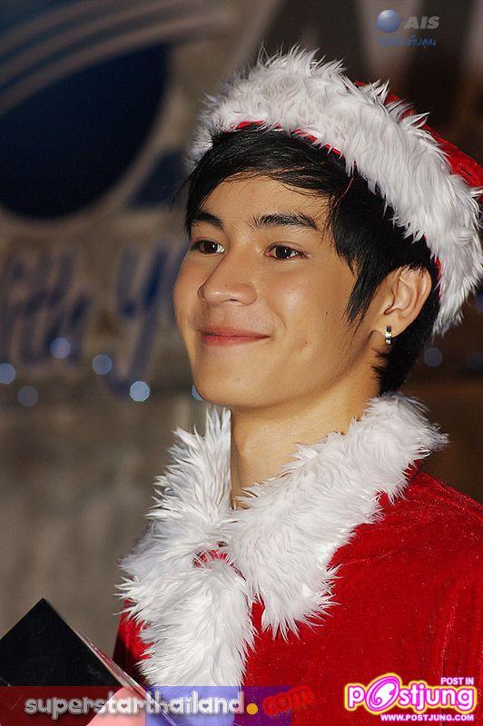 งาน สุขสันต์วันปีใหม่ อุ่นใจกับ AIS @Central World