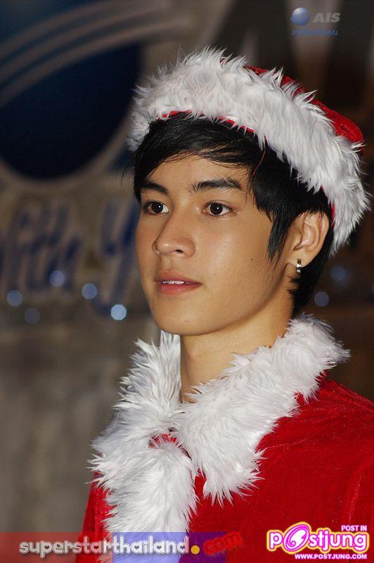 งาน สุขสันต์วันปีใหม่ อุ่นใจกับ AIS @Central World