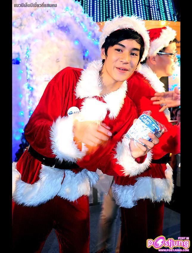 งาน สุขสันต์วันปีใหม่ อุ่นใจกับ AIS @Central World