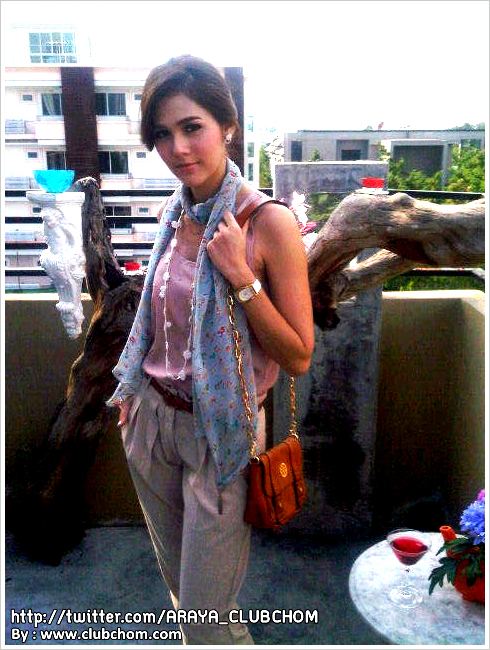 เบนซ์ ปรับลุคส์ใหม่เปรี้ยวจี๊ดจ๊าดประชันกับชมพู่ในละคร เมียแต่ง