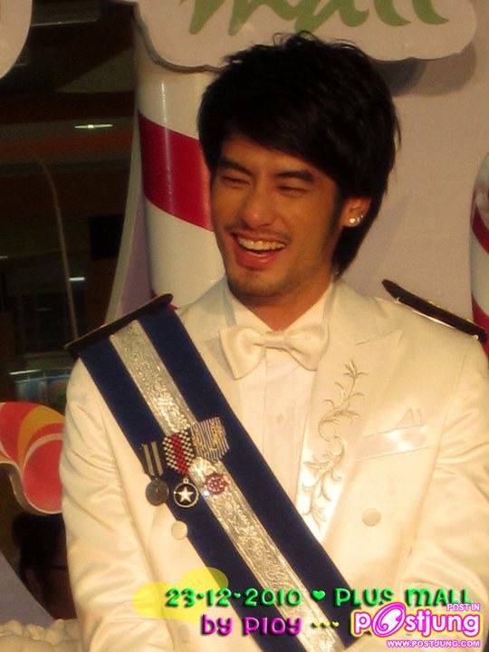 ขวัญ นิว บอย ในงาน santa village @Plus mall