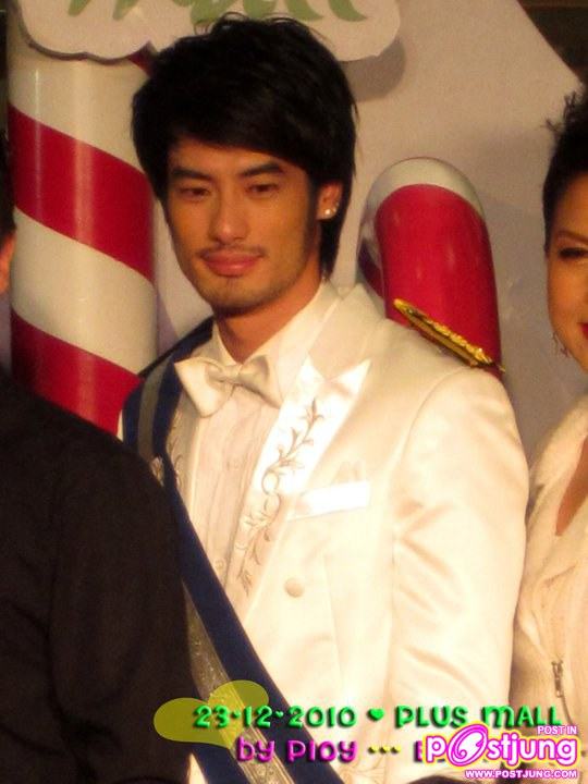 ขวัญ นิว บอย ในงาน santa village @Plus mall