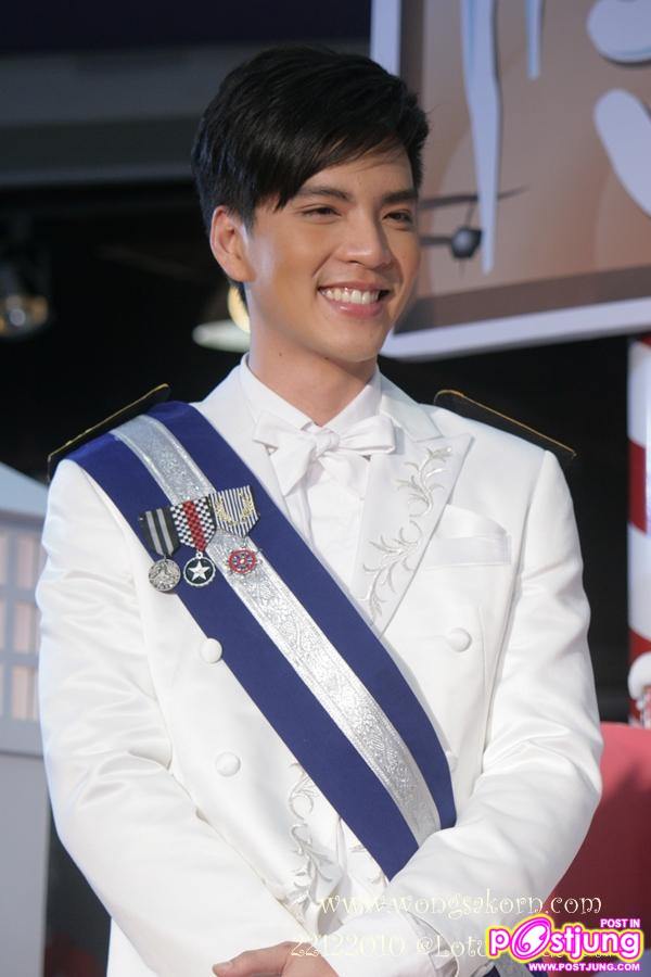 ขวัญ นิว บอย ในงาน santa village @Plus mall