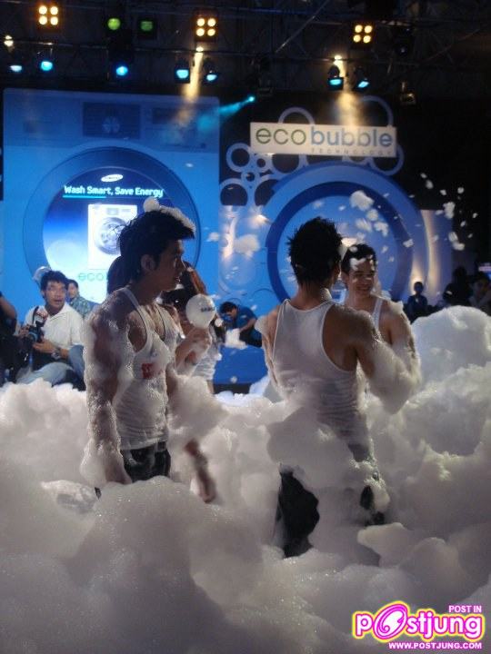 แก็งค์หนุ่มหล่อ(ลีวาย) ในงานเปิดตัวเครื่องซํกผ้าซัมซุง