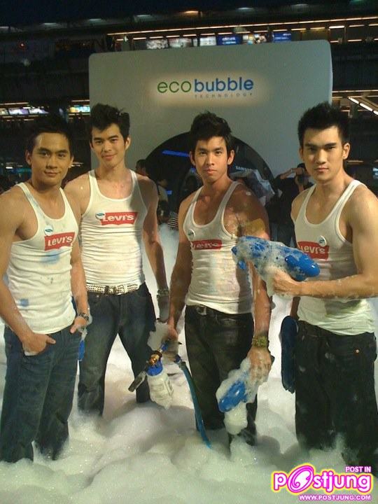 แก็งค์หนุ่มหล่อ(ลีวาย) ในงานเปิดตัวเครื่องซํกผ้าซัมซุง