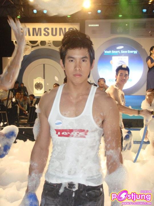 แก็งค์หนุ่มหล่อ(ลีวาย) ในงานเปิดตัวเครื่องซํกผ้าซัมซุง