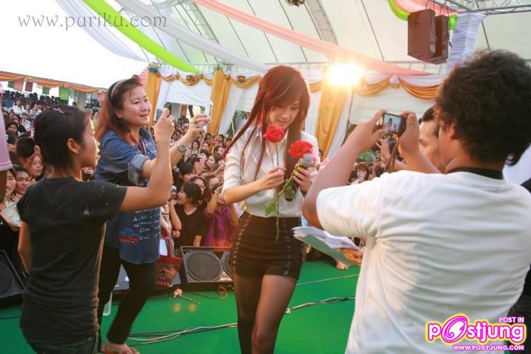 อั้ม พัชราภา ในงานครบรอบ 36 ปี อย.