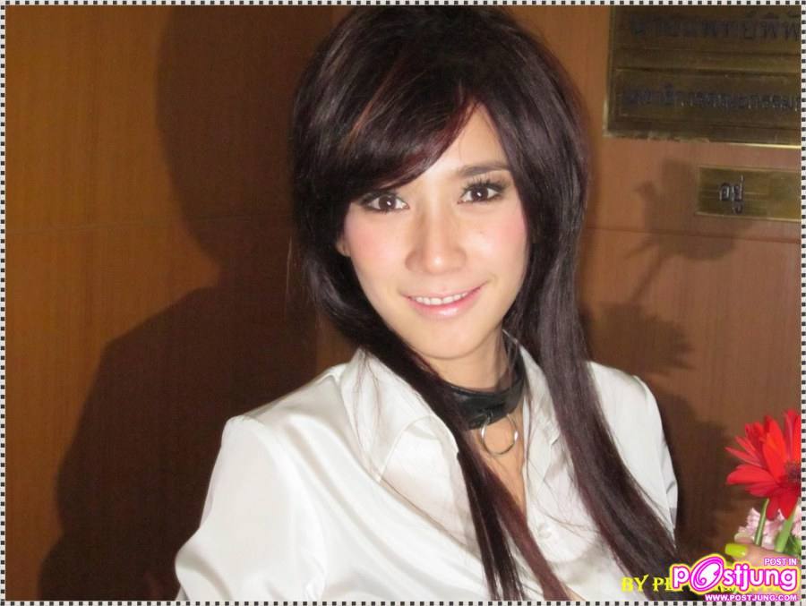 อั้ม พัชราภา ในงานครบรอบ 36 ปี อย.