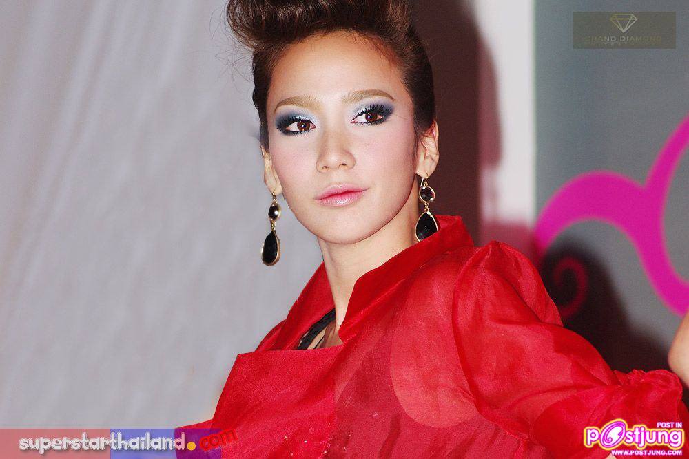 อั้ม งานเปิด แกรนด์ ไดมอนด์ พลาซ่า