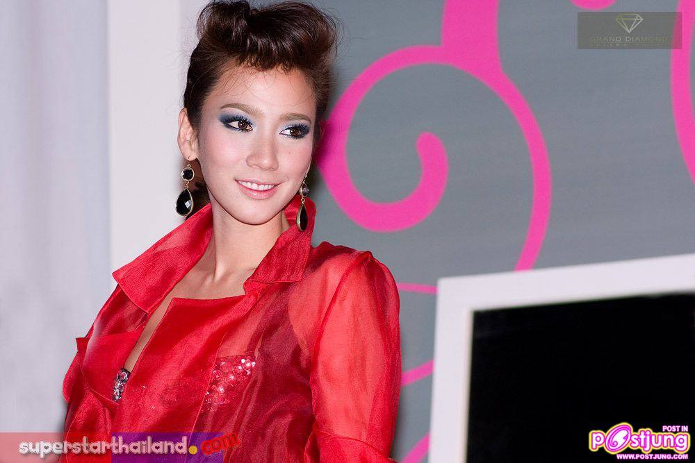 อั้ม งานเปิด แกรนด์ ไดมอนด์ พลาซ่า