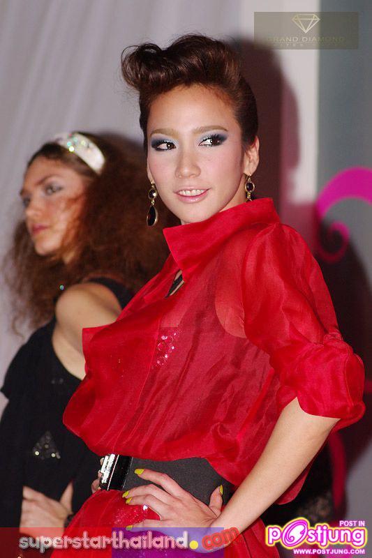 อั้ม งานเปิด แกรนด์ ไดมอนด์ พลาซ่า