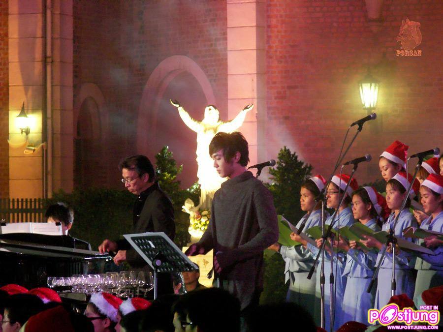 Natthew กับคอนเสิร์ตประสานเสียง Christmas Celebration 2010