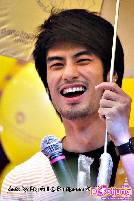 บอย ปกรณ์  งานThailand Smart Money 2010 (บูธ ธ.กรุงศรีฯ)