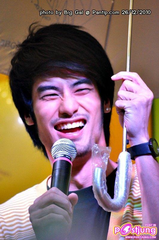 บอย ปกรณ์  งานThailand Smart Money 2010 (บูธ ธ.กรุงศรีฯ)