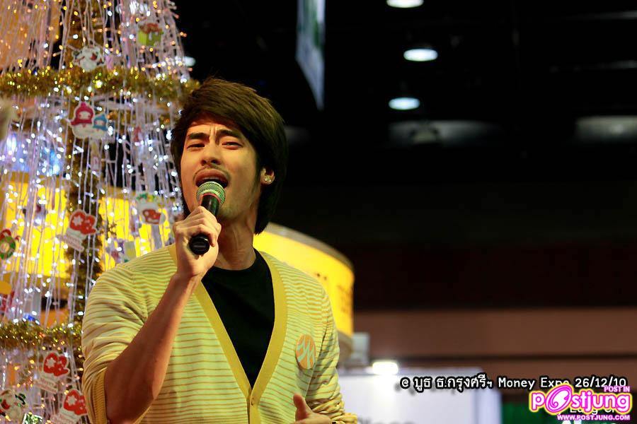 บอย ปกรณ์  งานThailand Smart Money 2010 (บูธ ธ.กรุงศรีฯ)