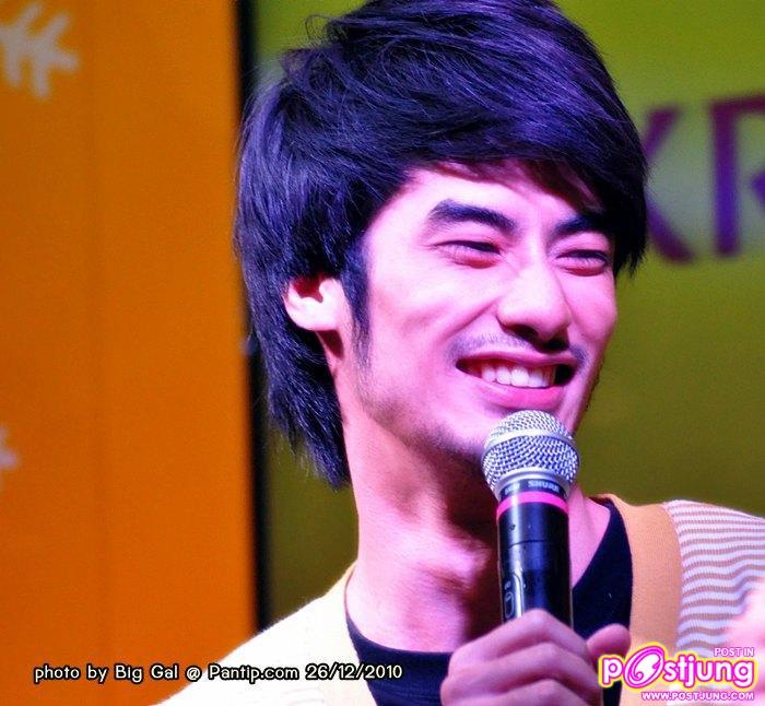 บอย ปกรณ์  งานThailand Smart Money 2010 (บูธ ธ.กรุงศรีฯ)