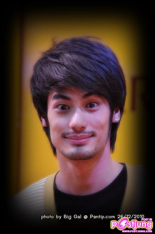 บอย ปกรณ์  งานThailand Smart Money 2010 (บูธ ธ.กรุงศรีฯ)