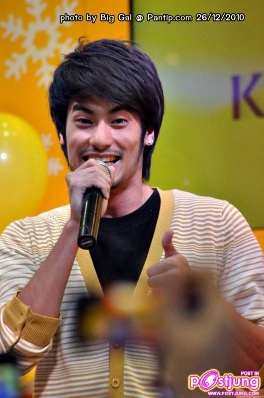 บอย ปกรณ์  งานThailand Smart Money 2010 (บูธ ธ.กรุงศรีฯ)