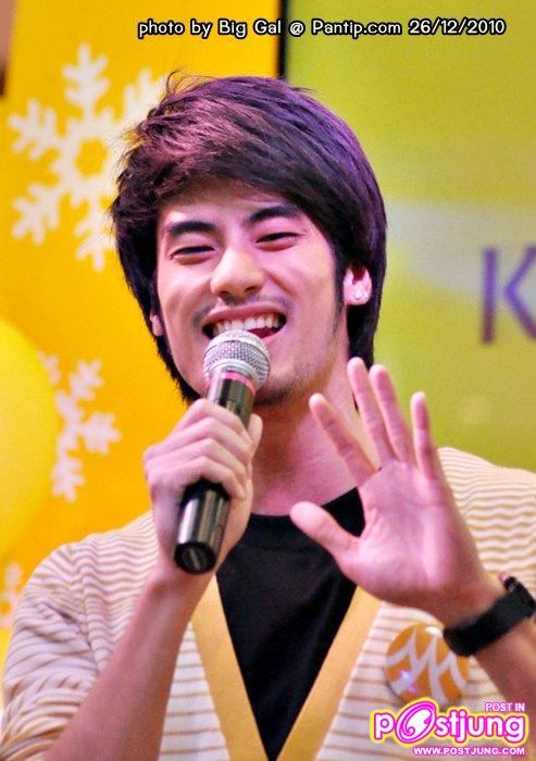 บอย ปกรณ์  งานThailand Smart Money 2010 (บูธ ธ.กรุงศรีฯ)