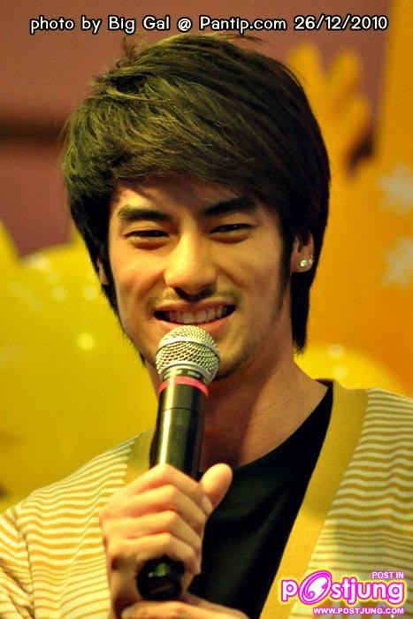 บอย ปกรณ์  งานThailand Smart Money 2010 (บูธ ธ.กรุงศรีฯ)