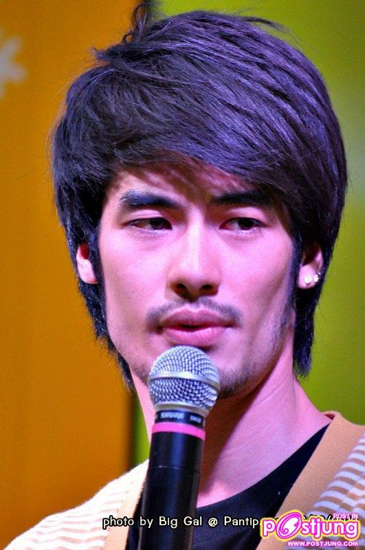 บอย ปกรณ์  งานThailand Smart Money 2010 (บูธ ธ.กรุงศรีฯ)