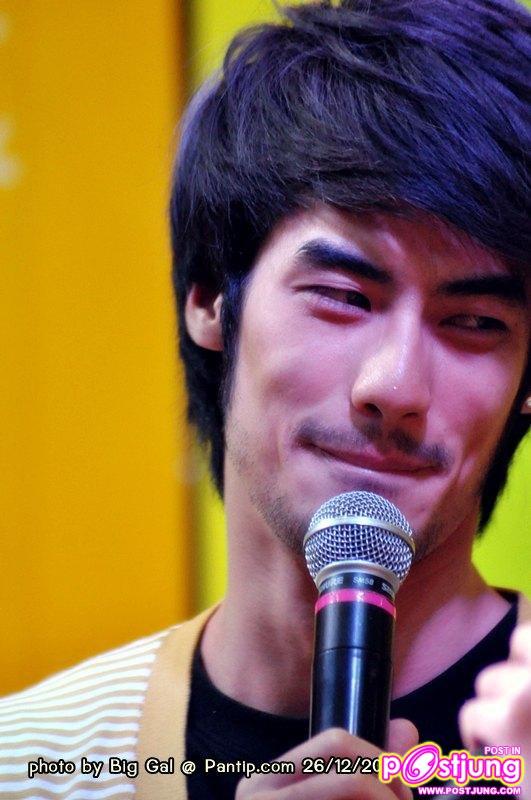 บอย ปกรณ์  งานThailand Smart Money 2010 (บูธ ธ.กรุงศรีฯ)