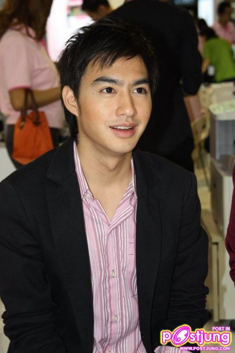 วิน ธาวิน งานThailand Smart Money 2010 (บูธ ธ.ออมสิน)