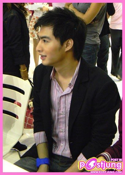วิน ธาวิน งานThailand Smart Money 2010 (บูธ ธ.ออมสิน)