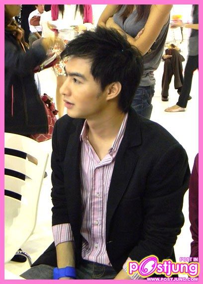 วิน ธาวิน งานThailand Smart Money 2010 (บูธ ธ.ออมสิน)