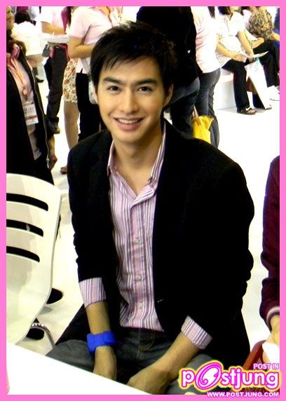วิน ธาวิน งานThailand Smart Money 2010 (บูธ ธ.ออมสิน)