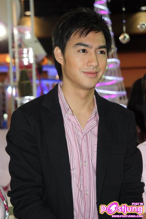 วิน ธาวิน งานThailand Smart Money 2010 (บูธ ธ.ออมสิน)