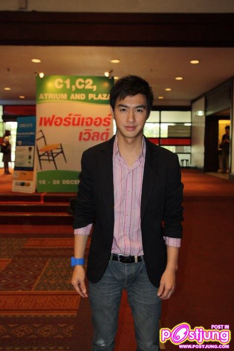 วิน ธาวิน งานThailand Smart Money 2010 (บูธ ธ.ออมสิน)