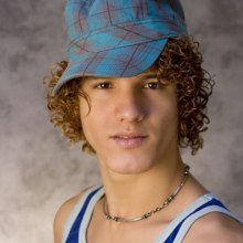 หนุ่มผมหยิก น่ารัก