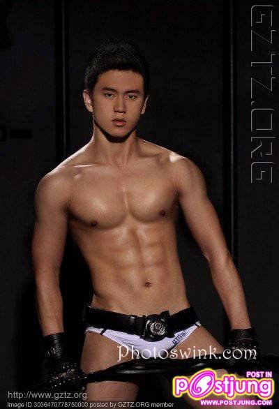 หนุ่มตี๋หล่อเข้ม