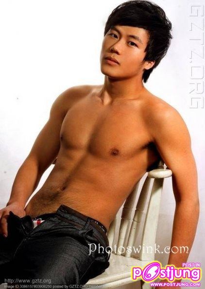 หนุ่มตี๋หล่อเข้ม