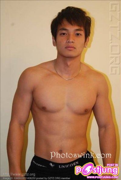 หนุ่มตี๋หล่อเข้ม