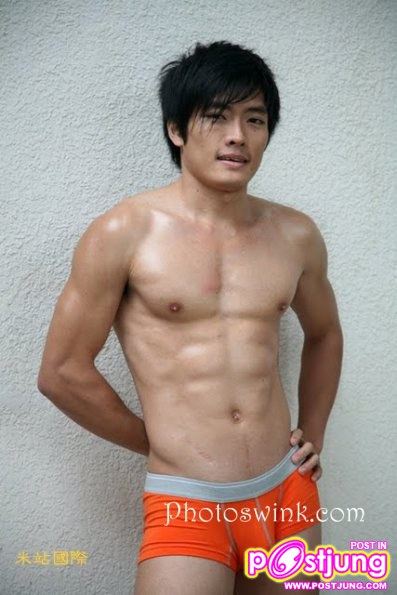 หนุ่มตี๋หล่อเข้ม