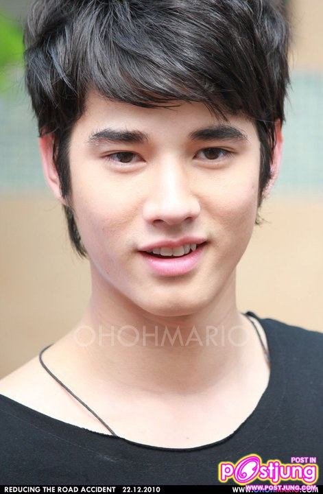 (มาริโอ้) รณรงค์ลดอุบัติเหตุ + โปรโมทหนังสาระแนเห็นผี @ แยกปทุมวัน