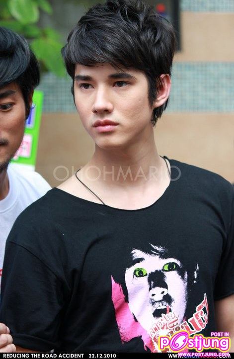 (มาริโอ้) รณรงค์ลดอุบัติเหตุ + โปรโมทหนังสาระแนเห็นผี @ แยกปทุมวัน