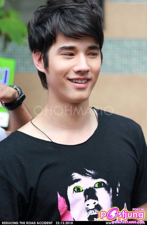 (มาริโอ้) รณรงค์ลดอุบัติเหตุ + โปรโมทหนังสาระแนเห็นผี @ แยกปทุมวัน