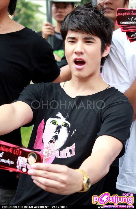 (มาริโอ้) รณรงค์ลดอุบัติเหตุ + โปรโมทหนังสาระแนเห็นผี @ แยกปทุมวัน