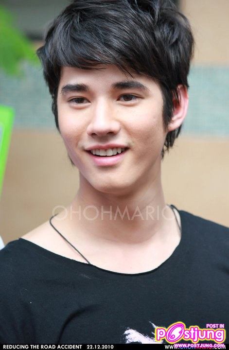 (มาริโอ้) รณรงค์ลดอุบัติเหตุ + โปรโมทหนังสาระแนเห็นผี @ แยกปทุมวัน