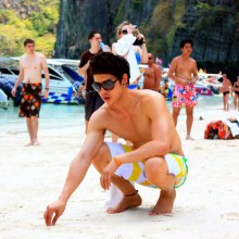 หนุ่มไทยหล่อ...เล่นน้ำทะเล