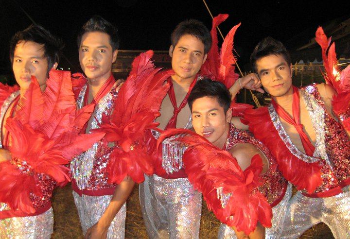 พี่เอกรัตน์...... หนุ่มหล่อจาก.....ศรีวิชัยโชว์