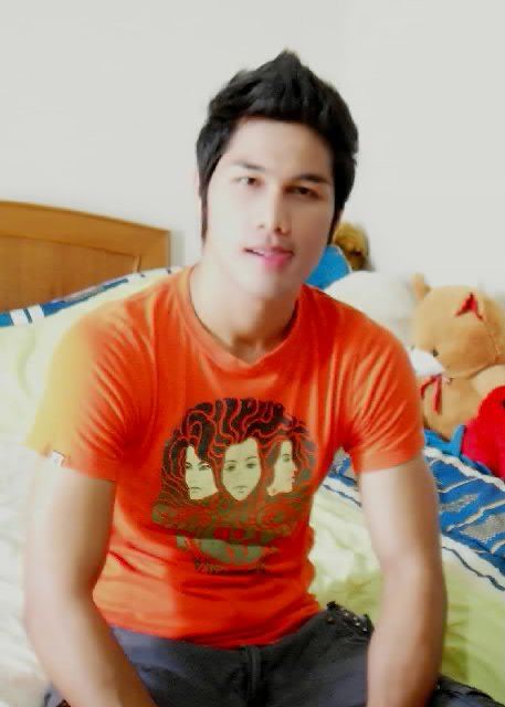 พี่เอกรัตน์...... หนุ่มหล่อจาก.....ศรีวิชัยโชว์